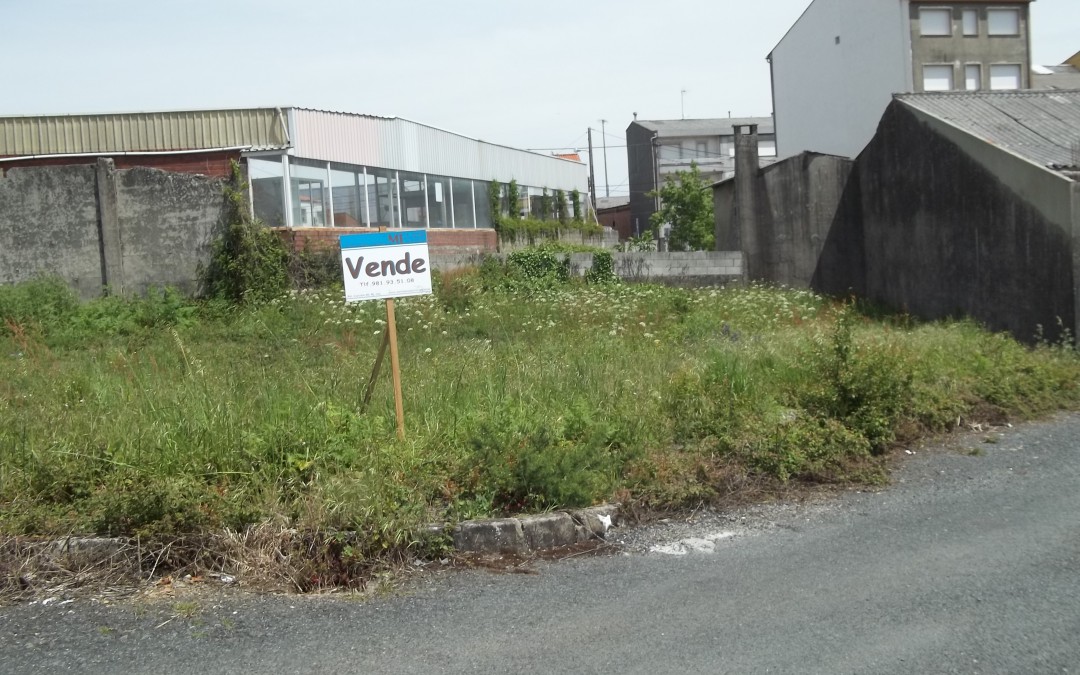 C202.1 – Se vende solar en Melide, para bajo y cuatro alturas