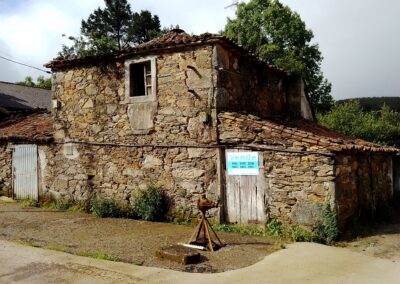 C411 – Casa de piedra para rehabilitar en Toques.